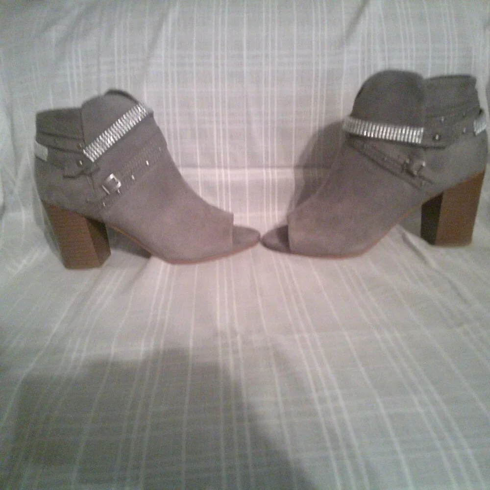 So Brand Haw Women's Ankle Booties Open Toes‎ Suede Gray Size 5 USA